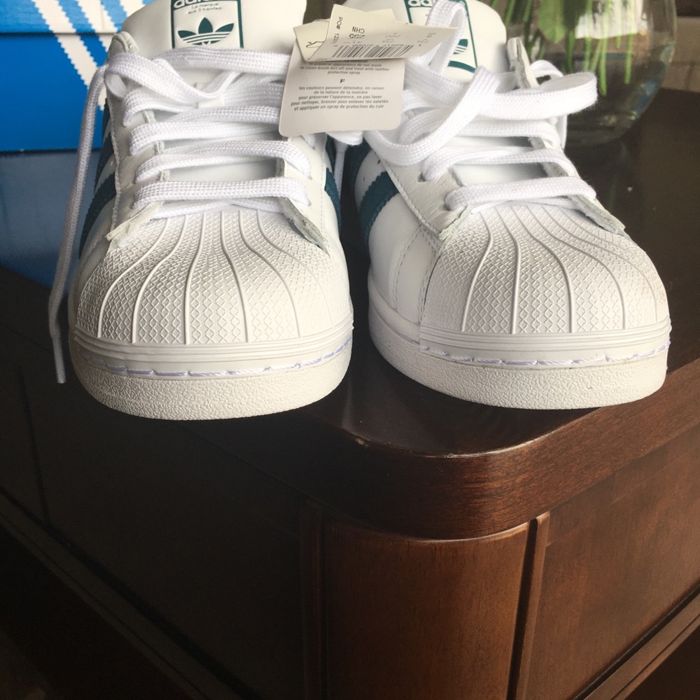 NWT Authentic Adidas Superstar Originals size 9 - Picture 6 of 8